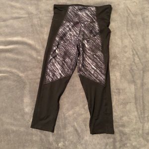 Champion crop workout legging. Size M